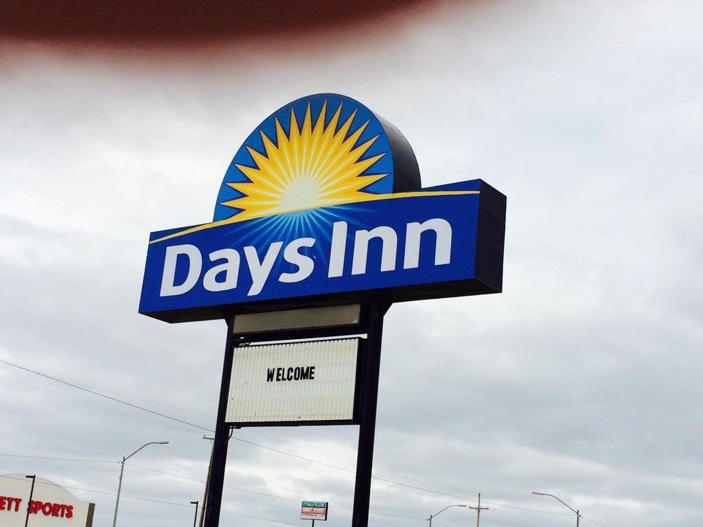 Days Inn By Wyndham Pratt Kültér fotó