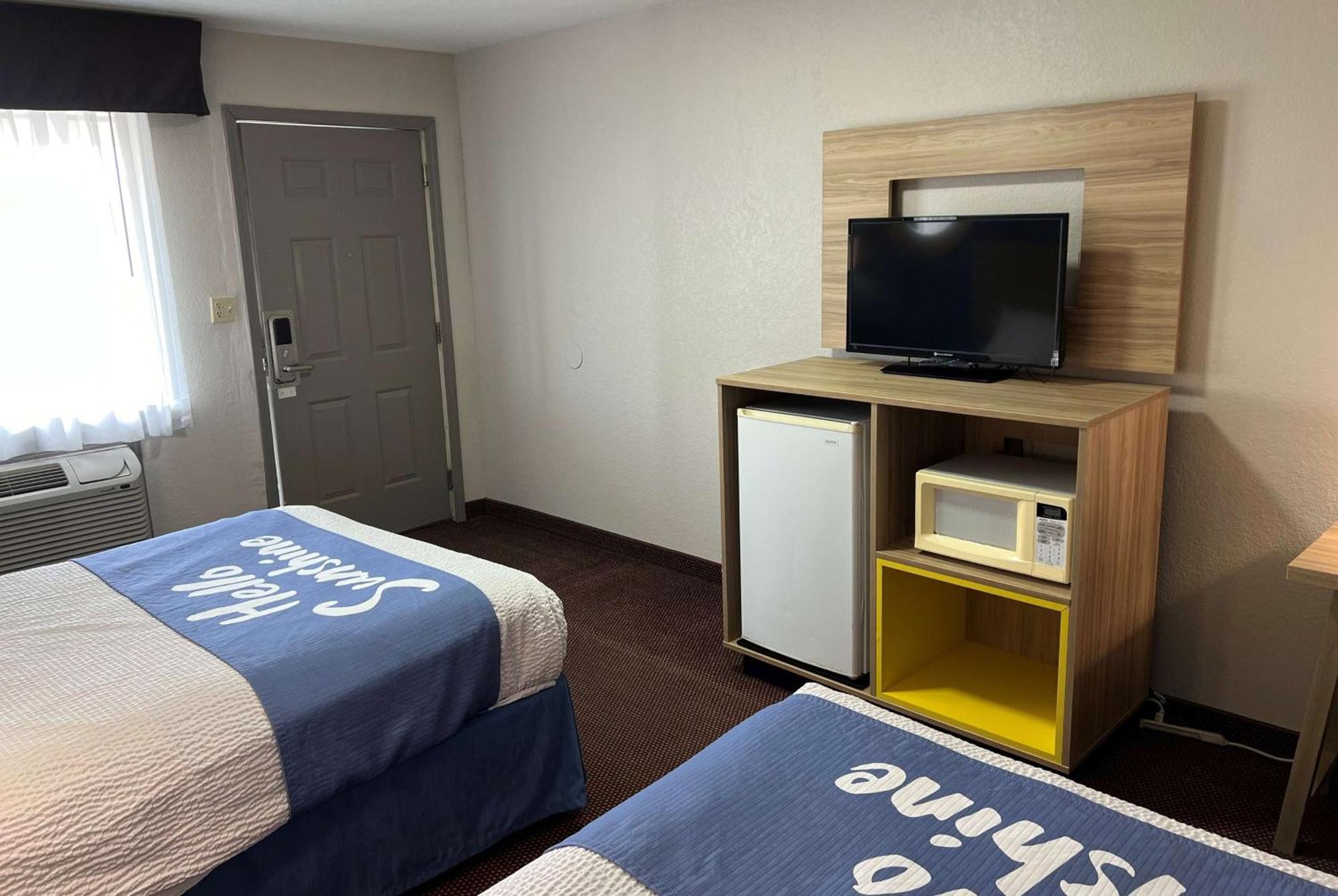 Days Inn By Wyndham Pratt Kültér fotó