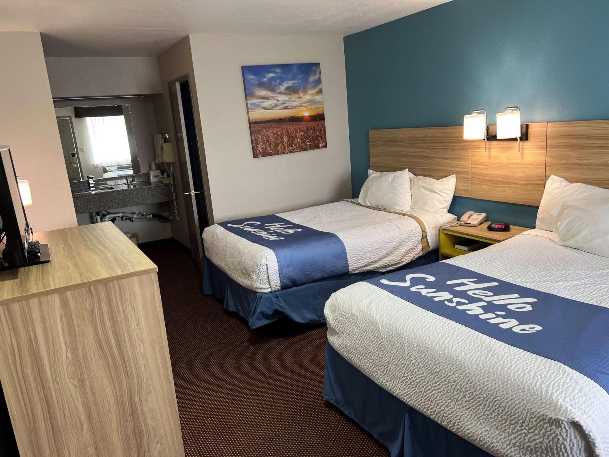 Days Inn By Wyndham Pratt Kültér fotó