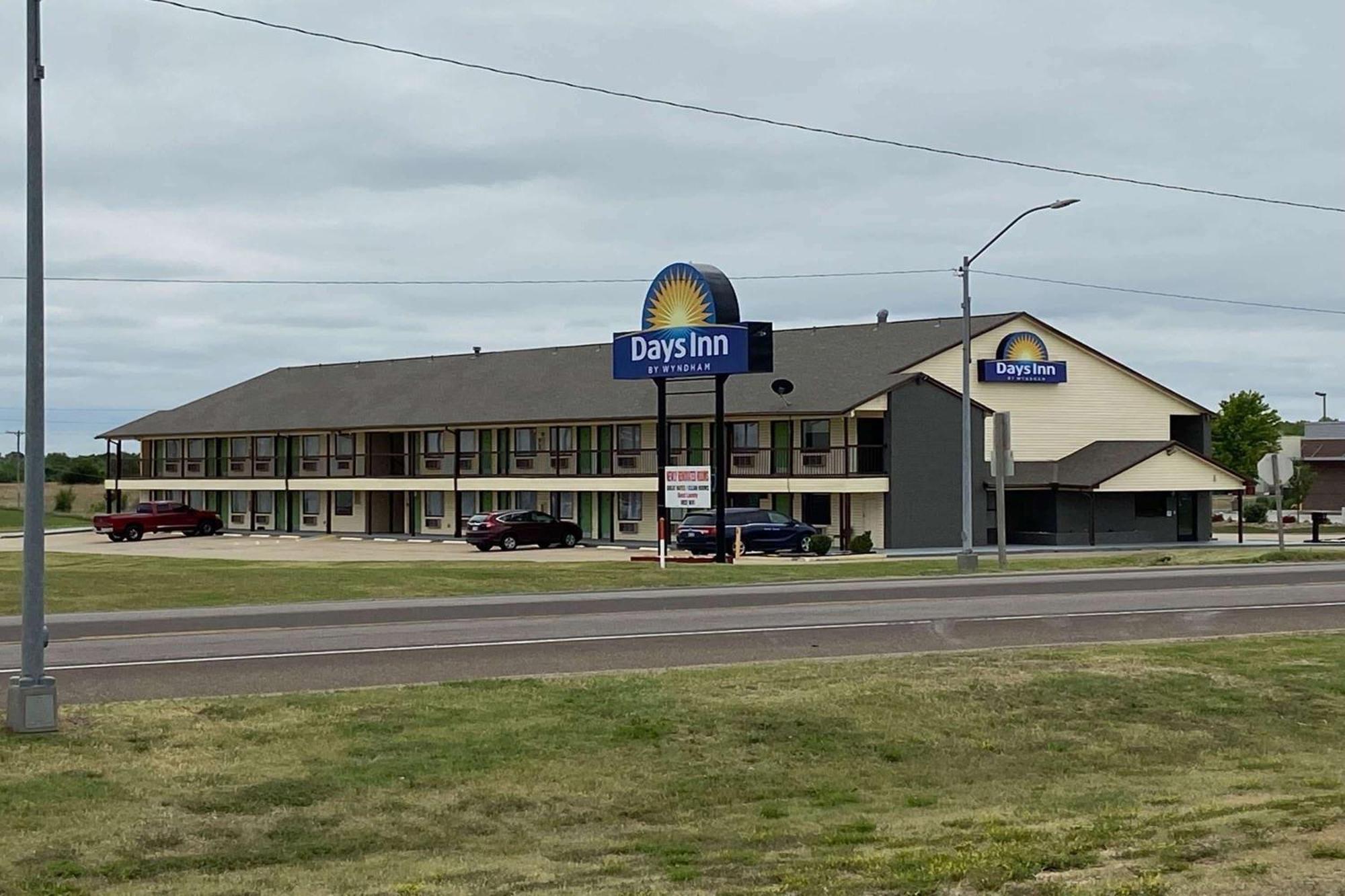 Days Inn By Wyndham Pratt Kültér fotó