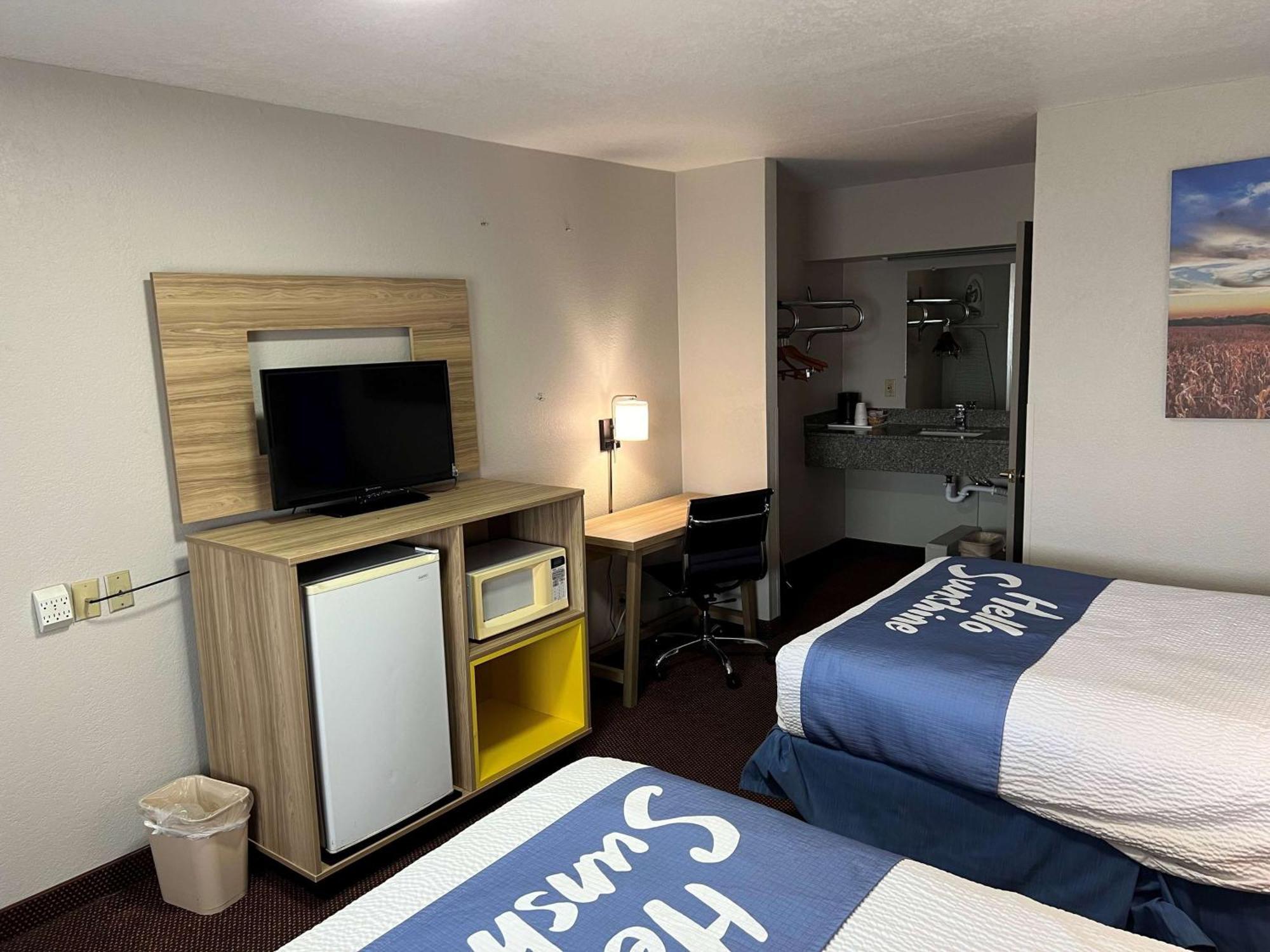 Days Inn By Wyndham Pratt Kültér fotó