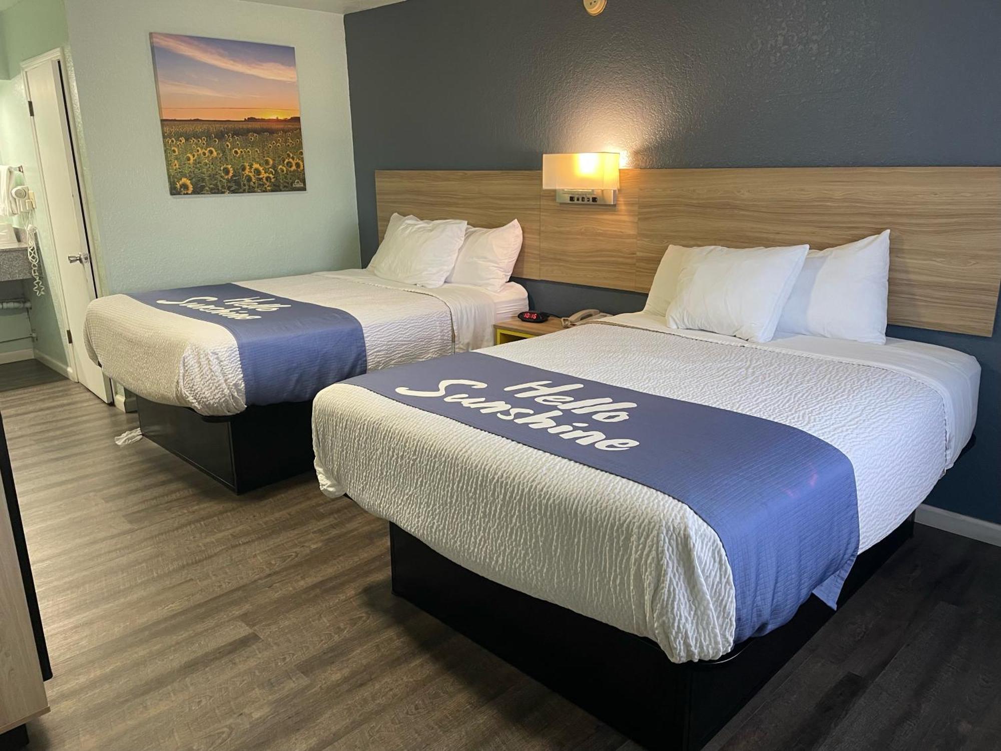 Days Inn By Wyndham Pratt Kültér fotó