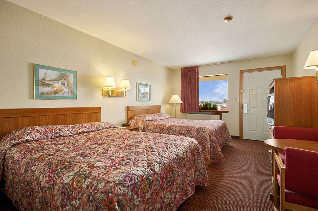 Days Inn By Wyndham Pratt Szoba fotó