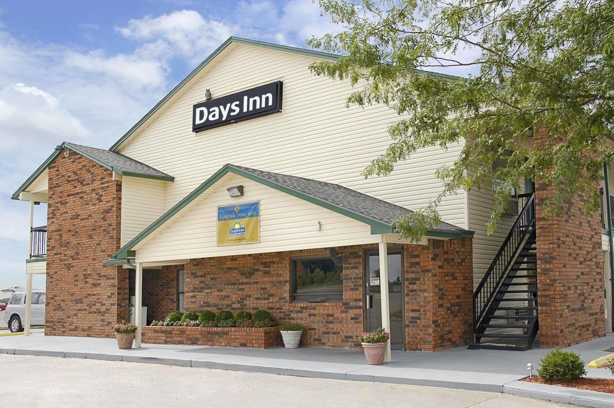 Days Inn By Wyndham Pratt Kültér fotó